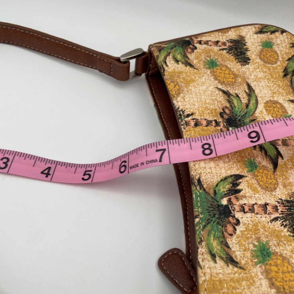 NWOT! Liz Claibourne Pineapple Bag, Cute and Petite - Picture 14 of 15